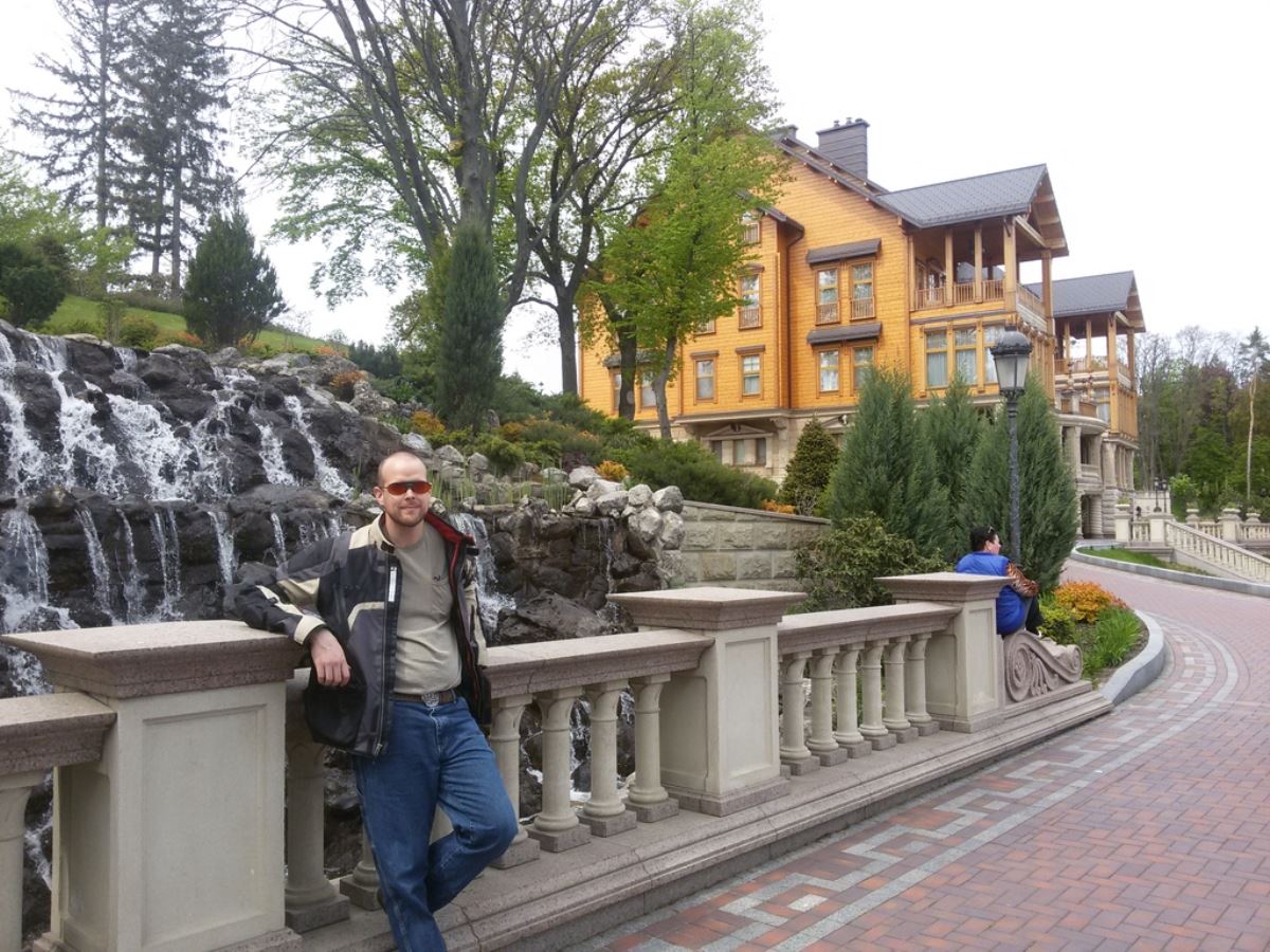 Mezhyhirya Residence