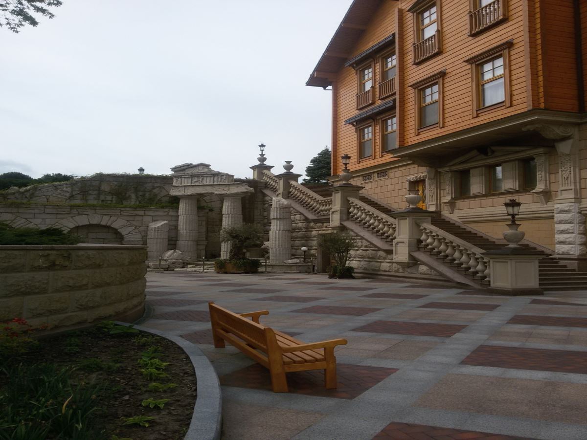 Mezhyhirya Residence