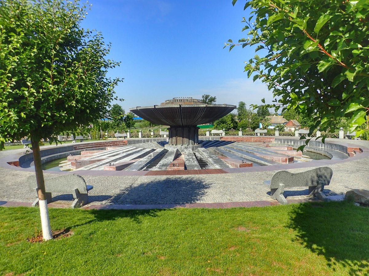 Buki Church / Landshaftny Park in Buky