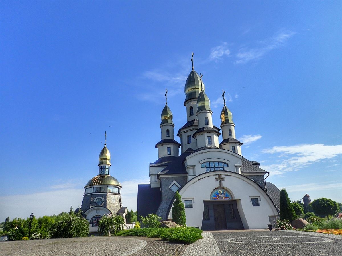 Buki Church / Landshaftny Park in Buky