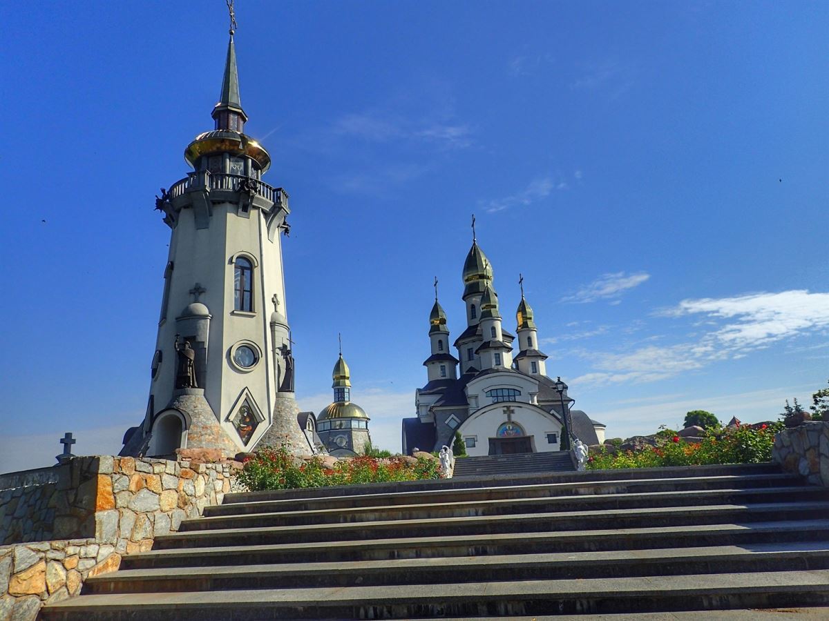 Buki Church / Landshaftny Park in Buky