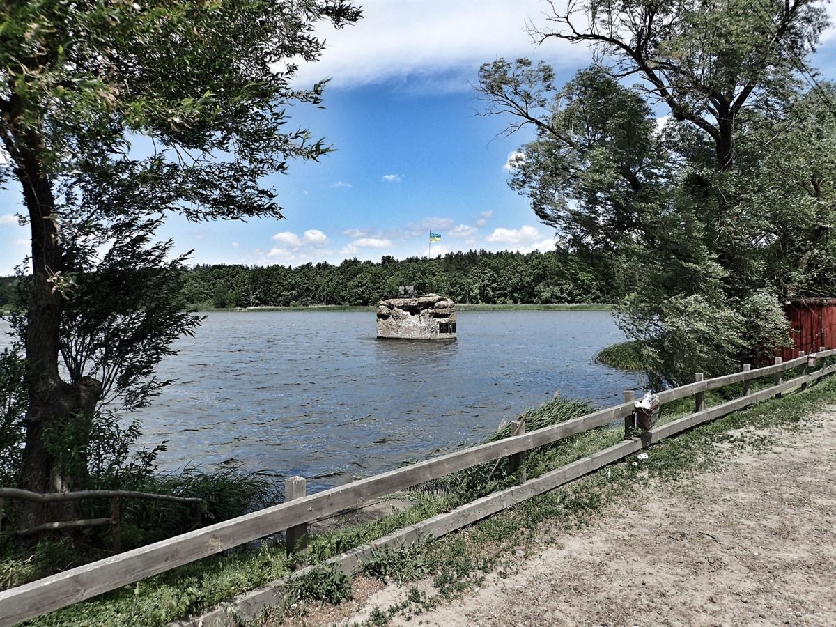 Bunker/Dot 127 on Water