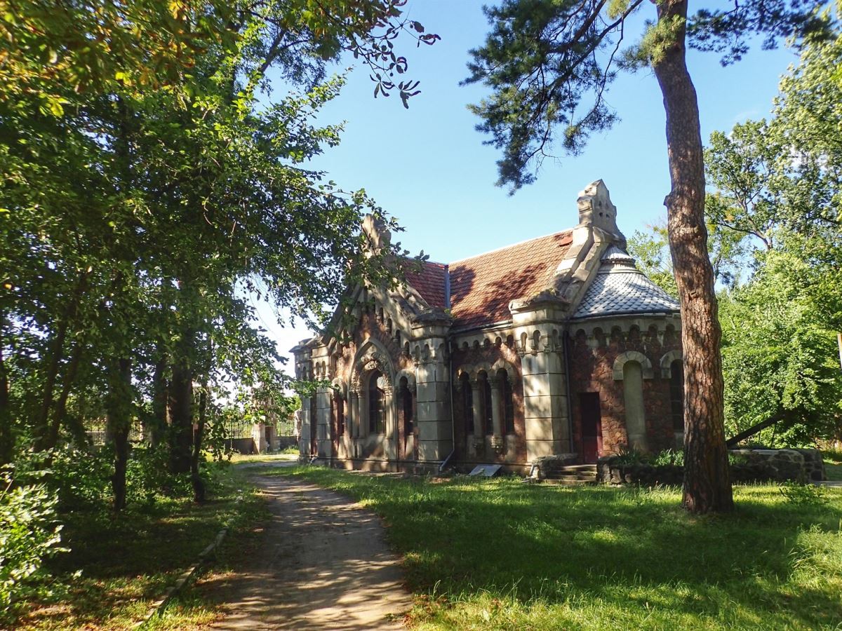 Potoski Palace Pechera