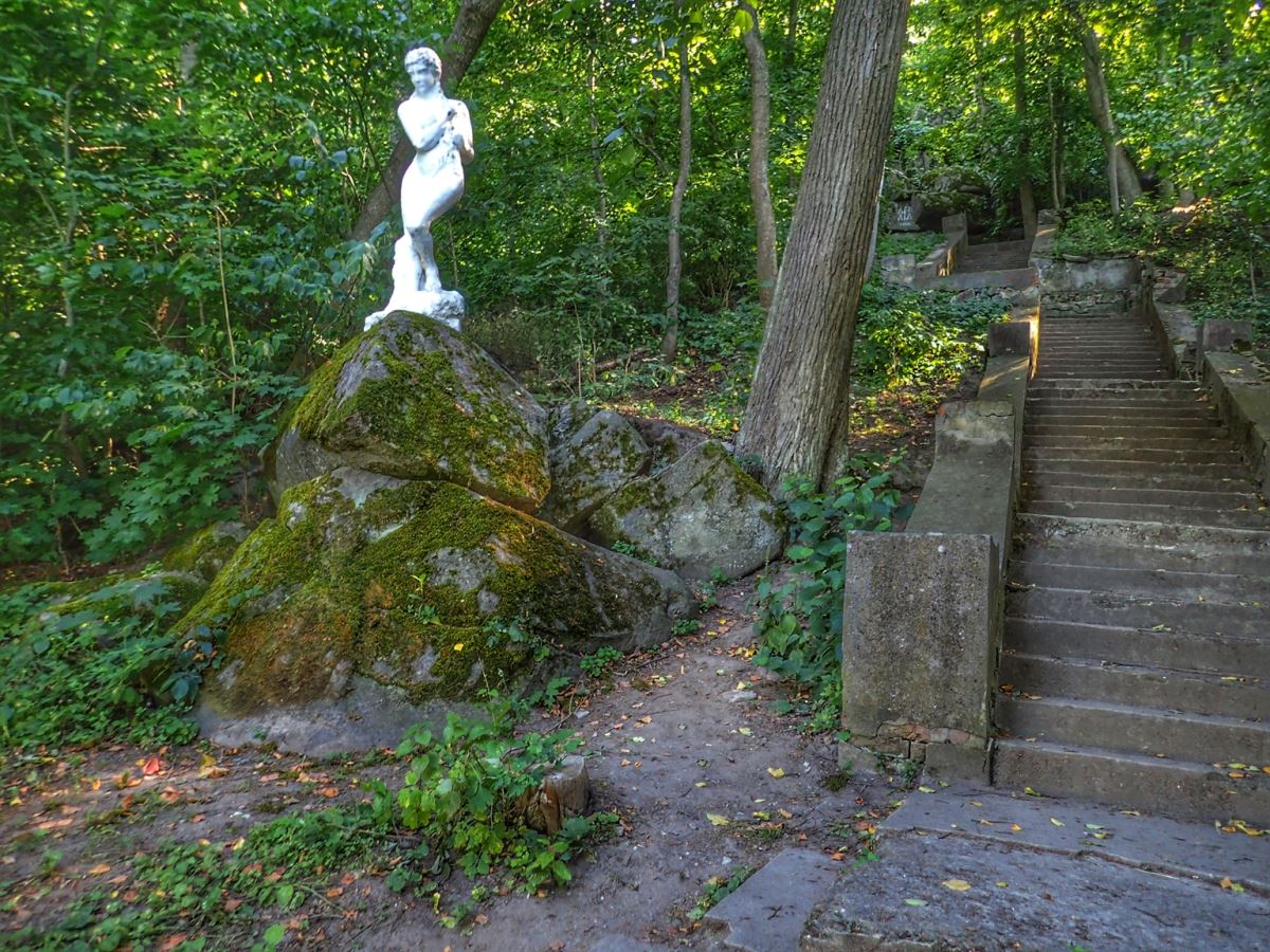 Potoski Palace Pechera