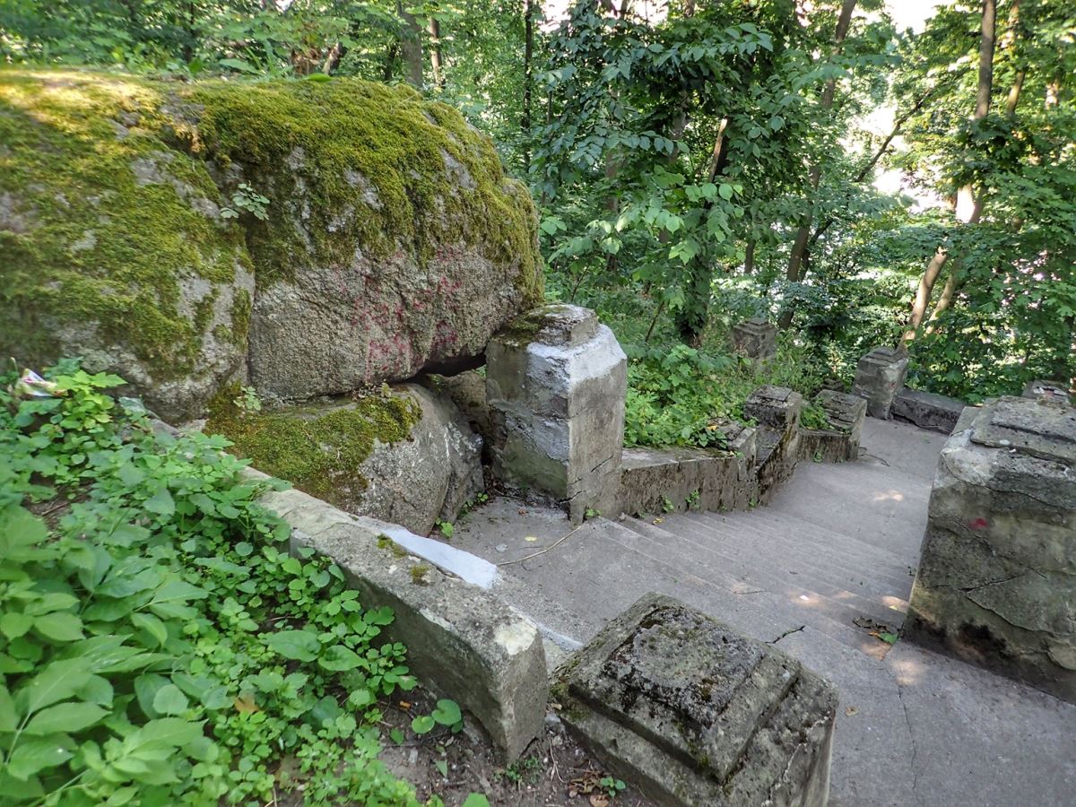 Potoski Palace Pechera