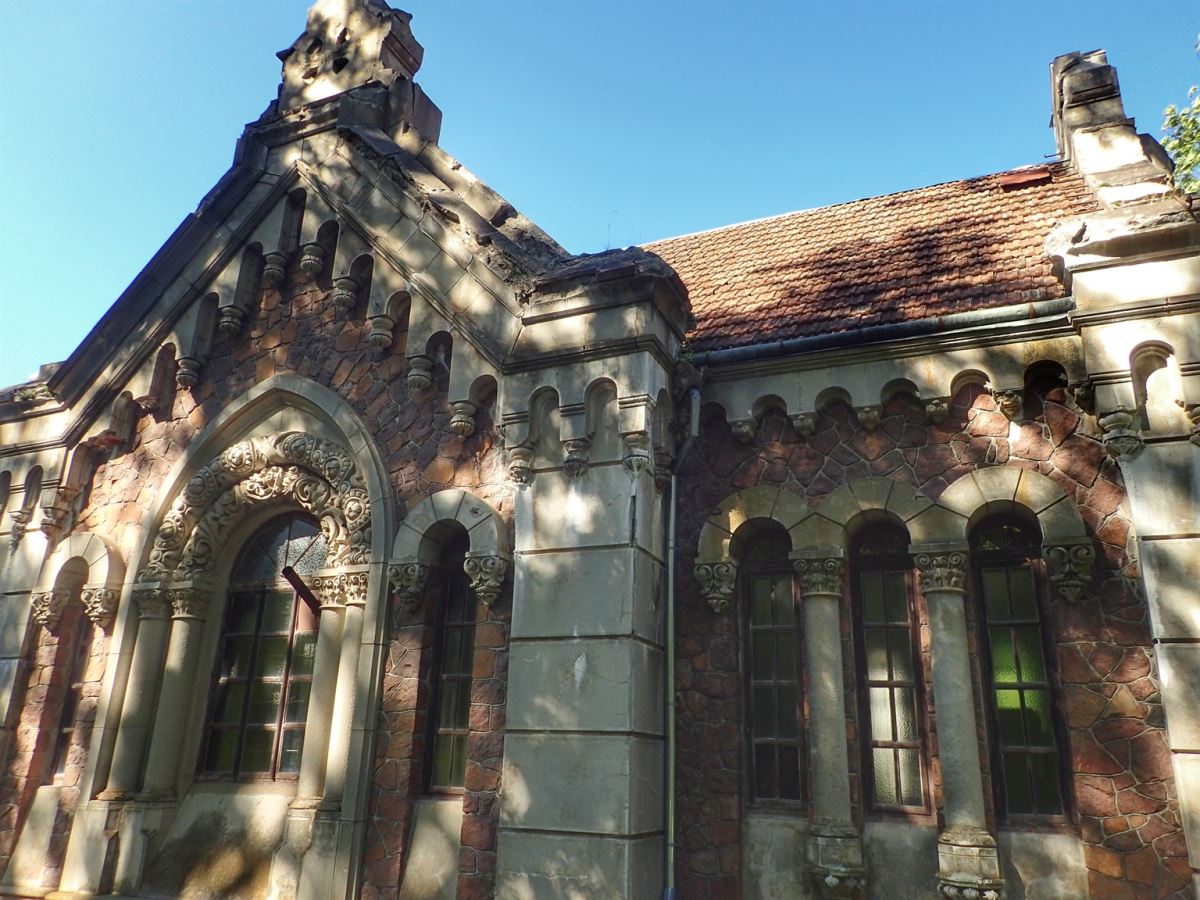 Potoski Palace Pechera